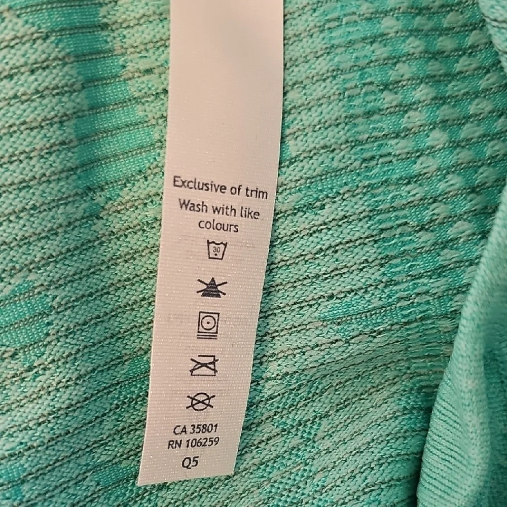 Lululemon Athletica Aqua Long Sleeve Top